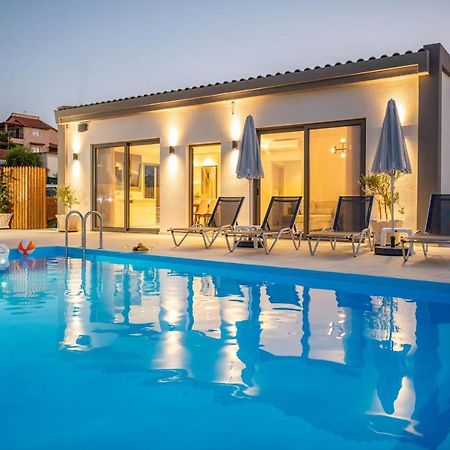 Halaro Villa Gerani  Ngoại thất bức ảnh